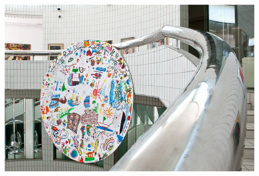 La rota, opera artistica unica dell'artista Linda Brindisi fatta su carta di forma circolare di circa 4 metri di diametro